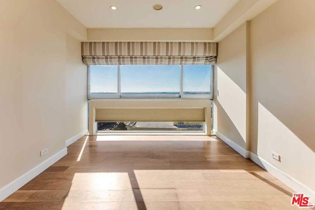 2220 Avenue Of The Stars Unit: 1601