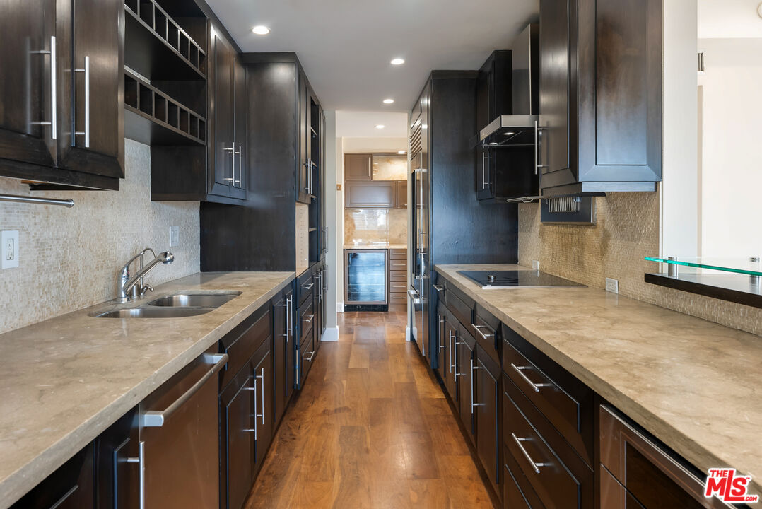 2220 Avenue Of The Stars Unit: 1601