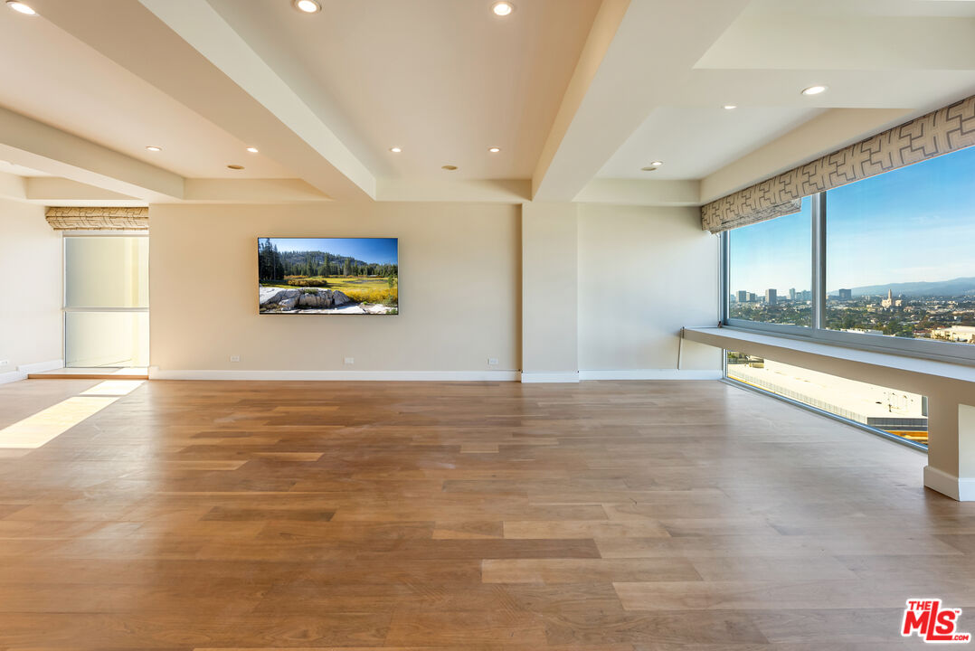 2220 Avenue Of The Stars Unit: 1601