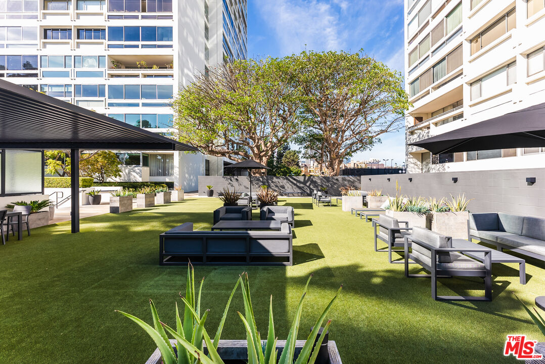 2220 Avenue Of The Stars Unit: 1601