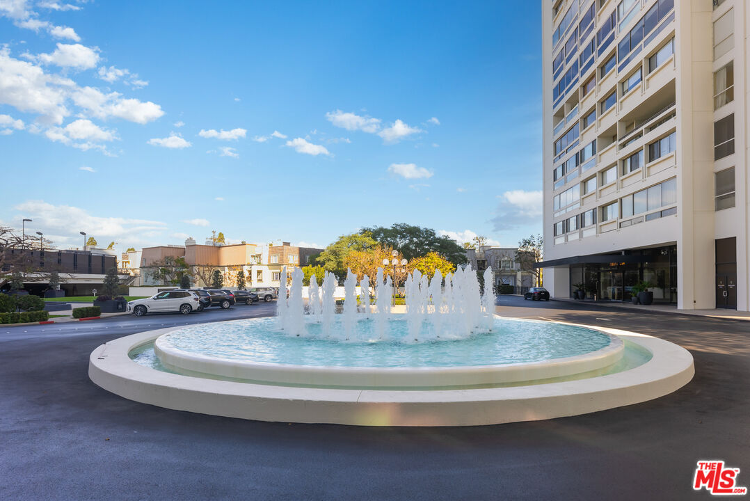 2220 Avenue Of The Stars Unit: 1601