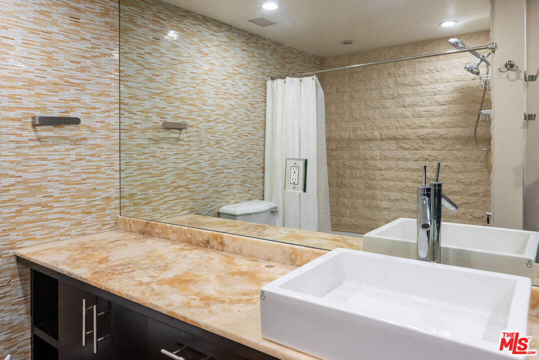 2220 Avenue Of The Stars Unit: 1601