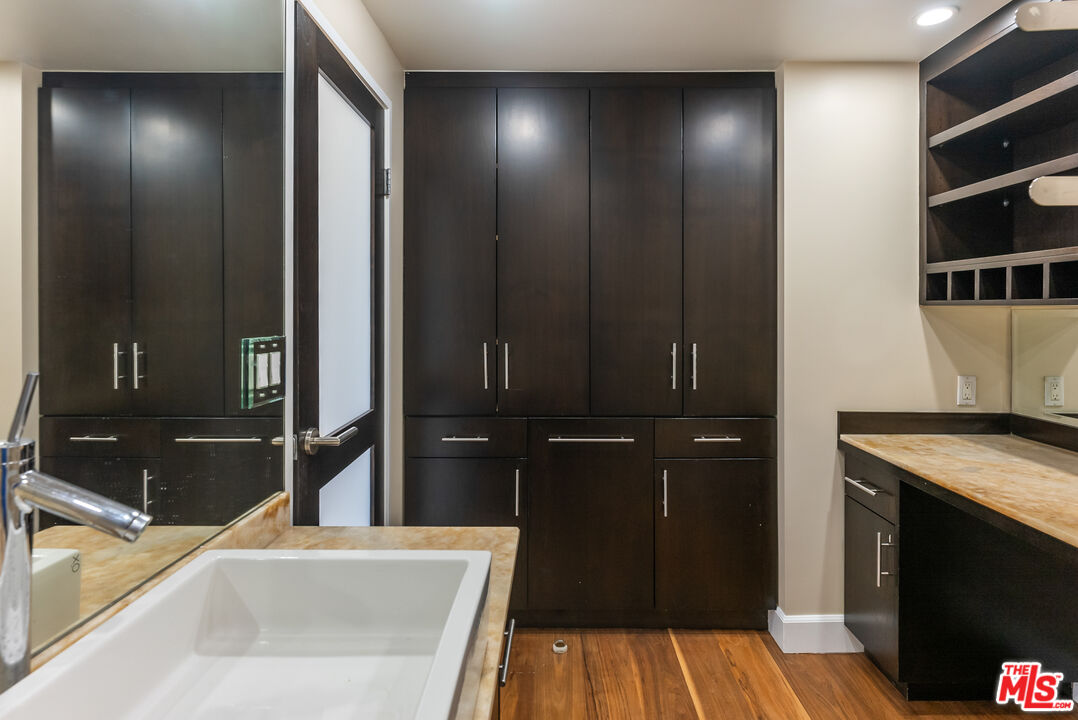 2220 Avenue Of The Stars Unit: 1601