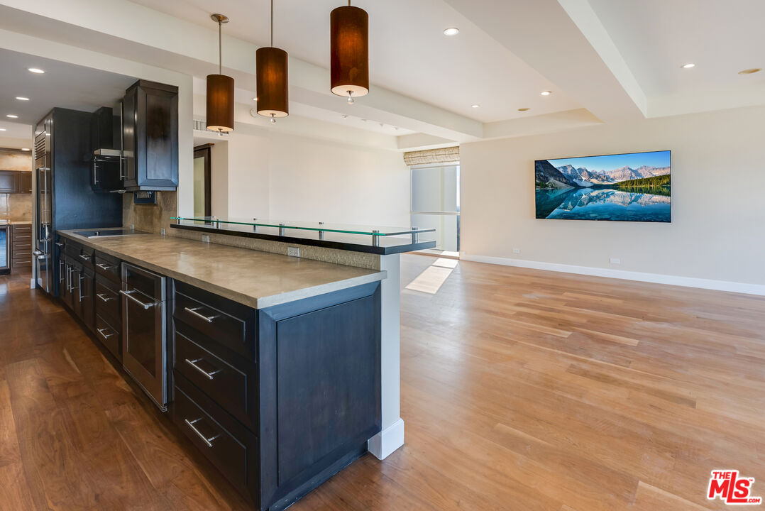 2220 Avenue Of The Stars Unit: 1601