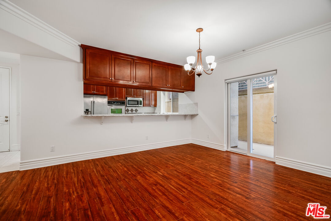 2306 Fox Hills Dr Unit: 102