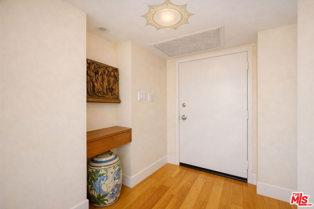 4411 Los Feliz Blvd Unit: 106