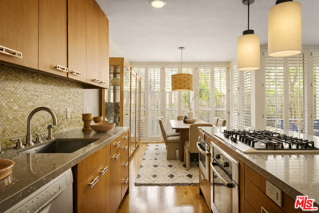 4411 Los Feliz Blvd Unit: 106