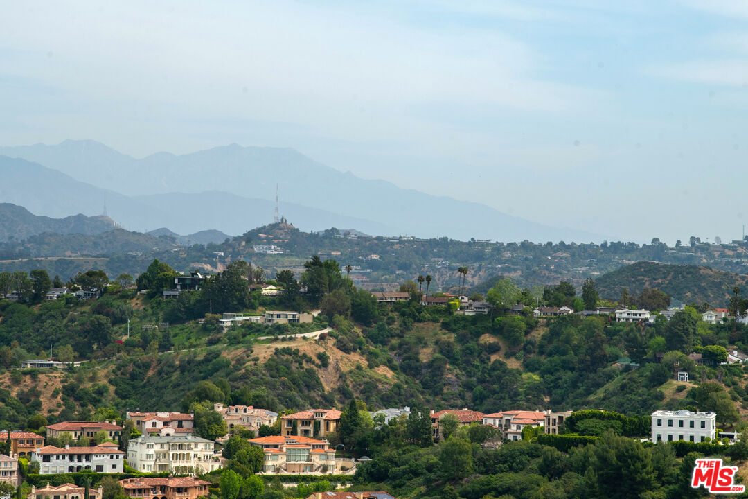 12544 The Vista