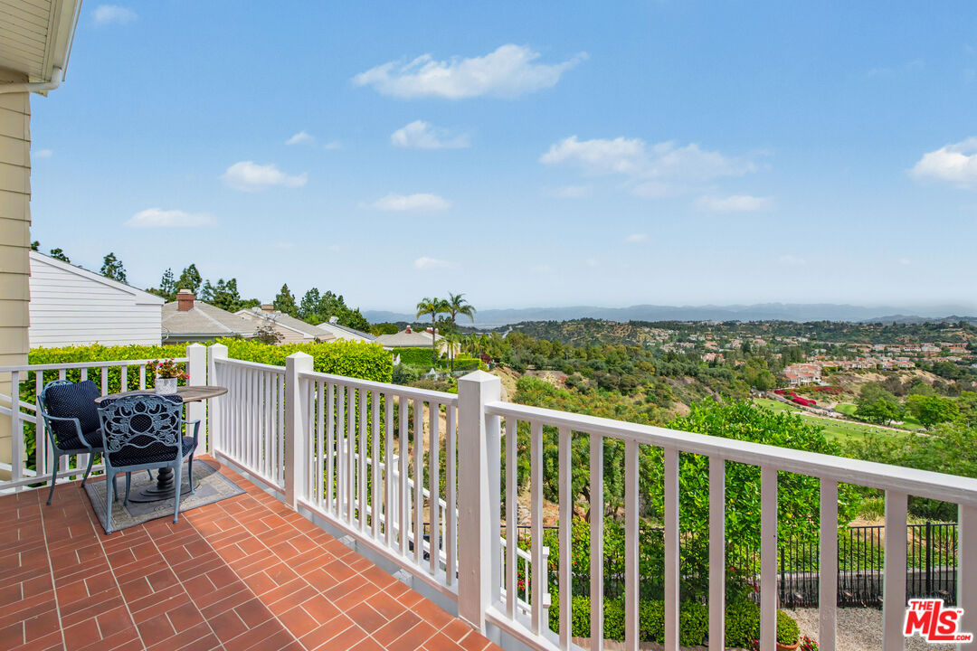 12544 The Vista