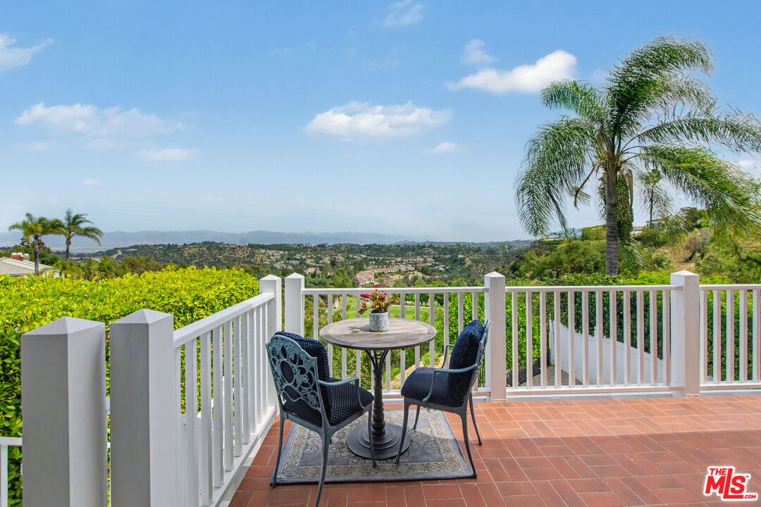 12544 The Vista
