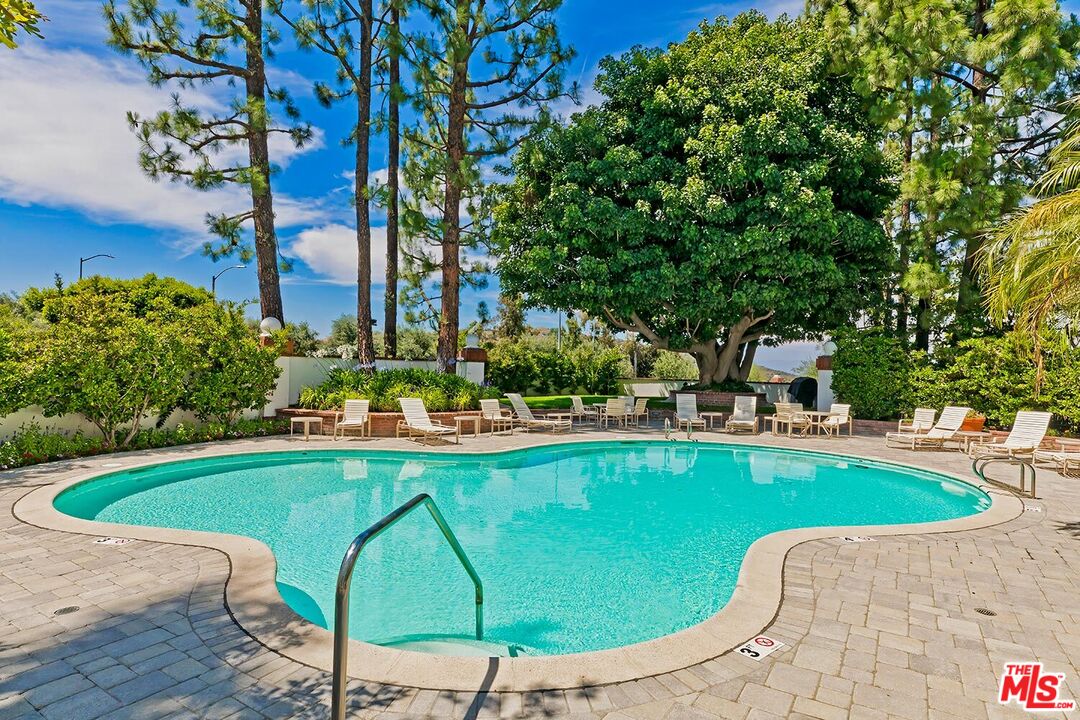 12544 The Vista