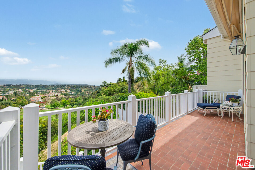 12544 The Vista