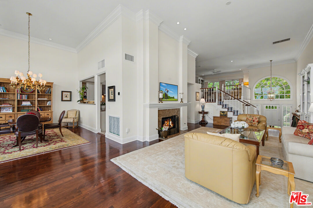12544 The Vista