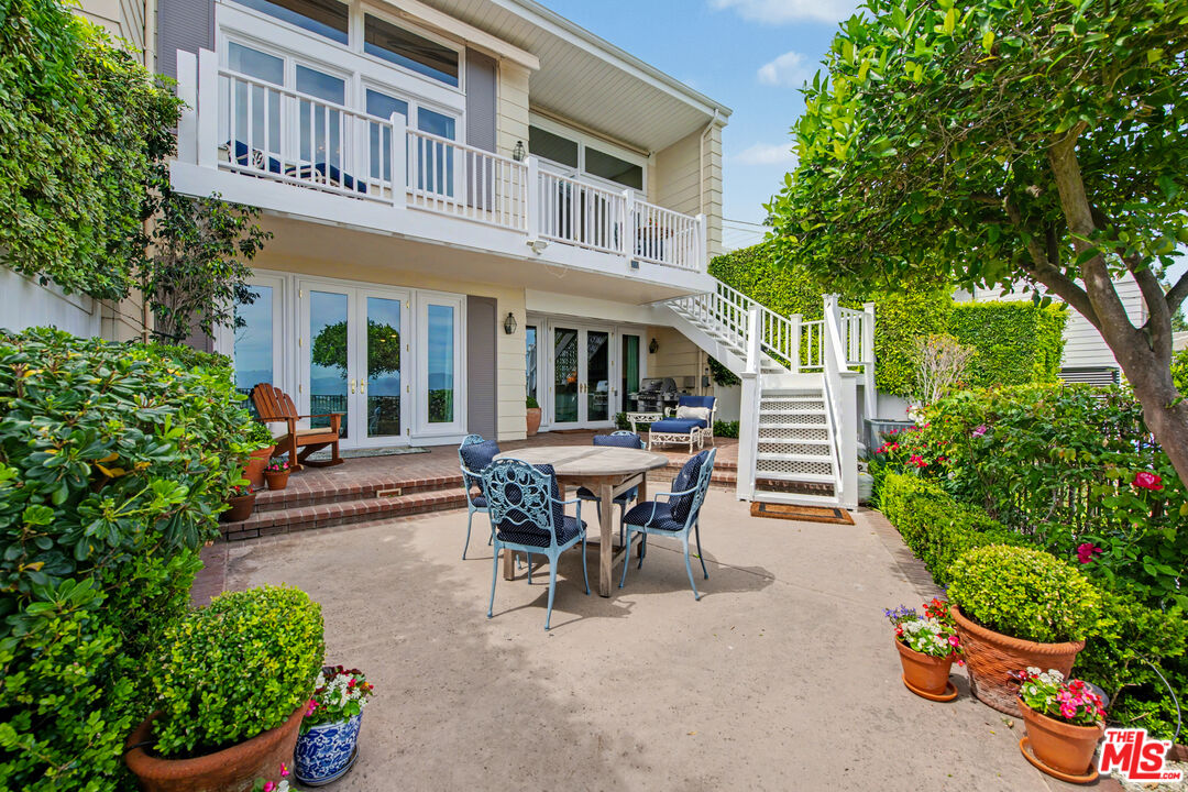 12544 The Vista
