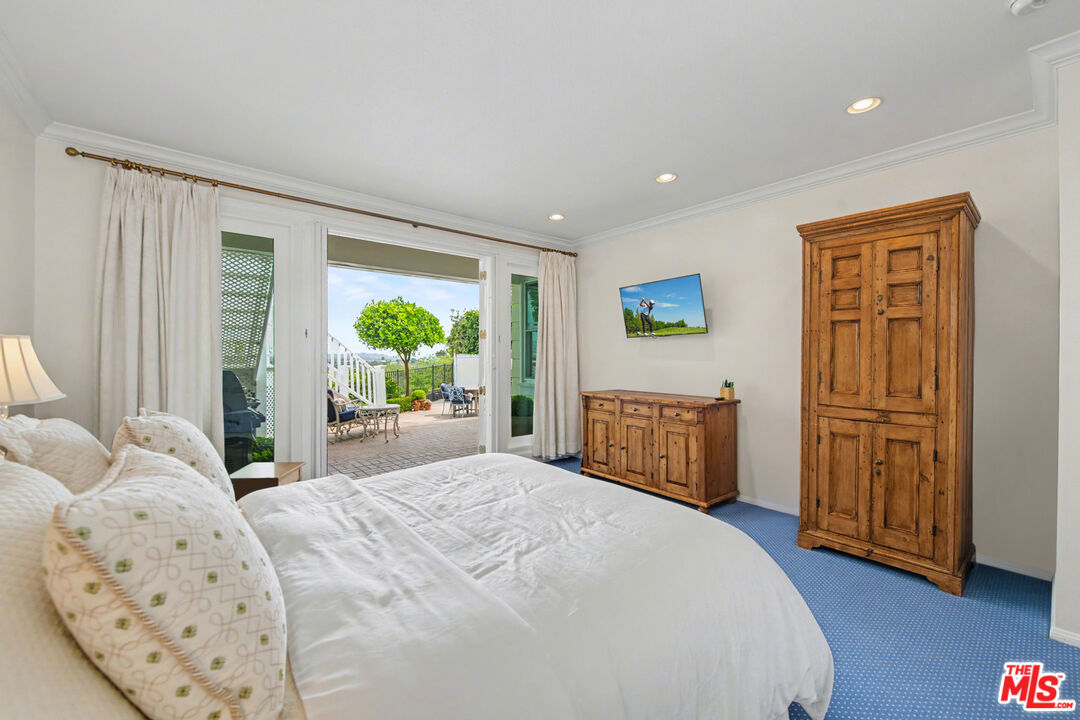 12544 The Vista