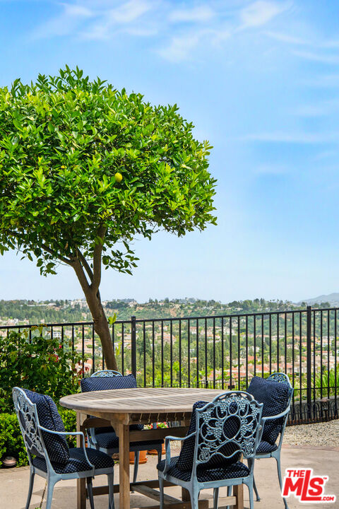 12544 The Vista