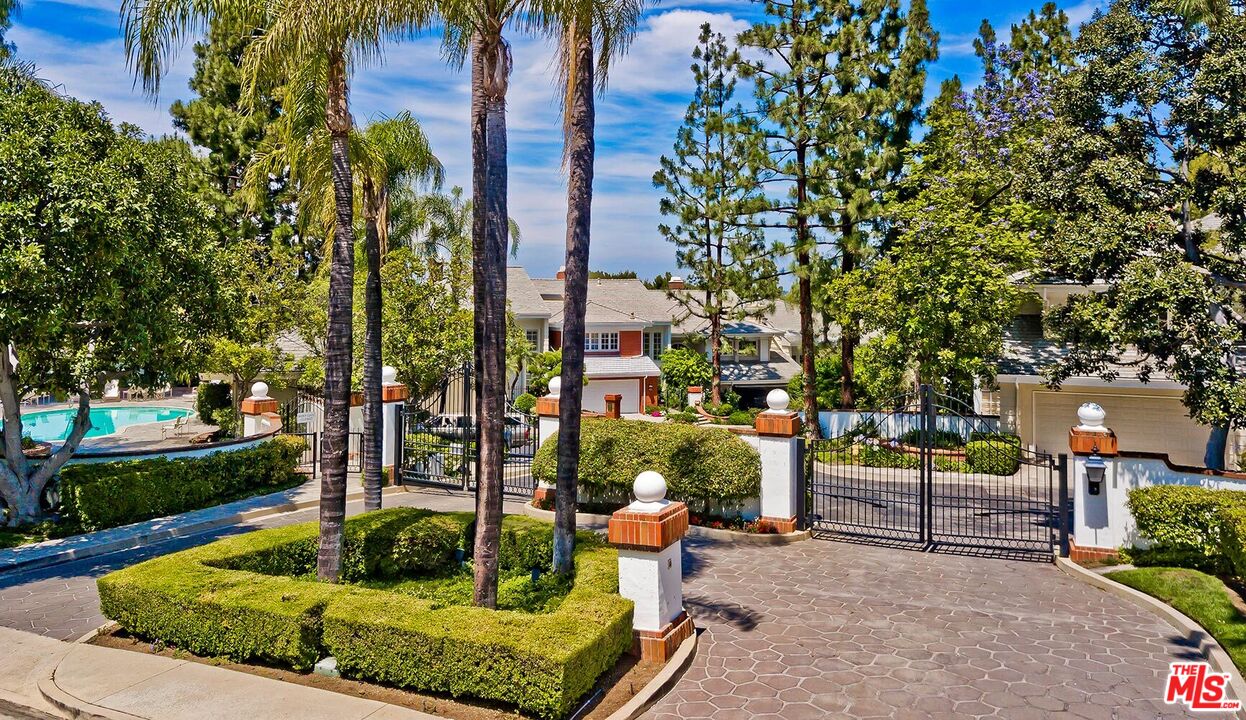 12544 The Vista