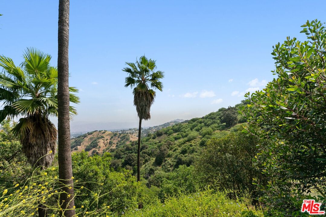 13335 Mulholland Dr