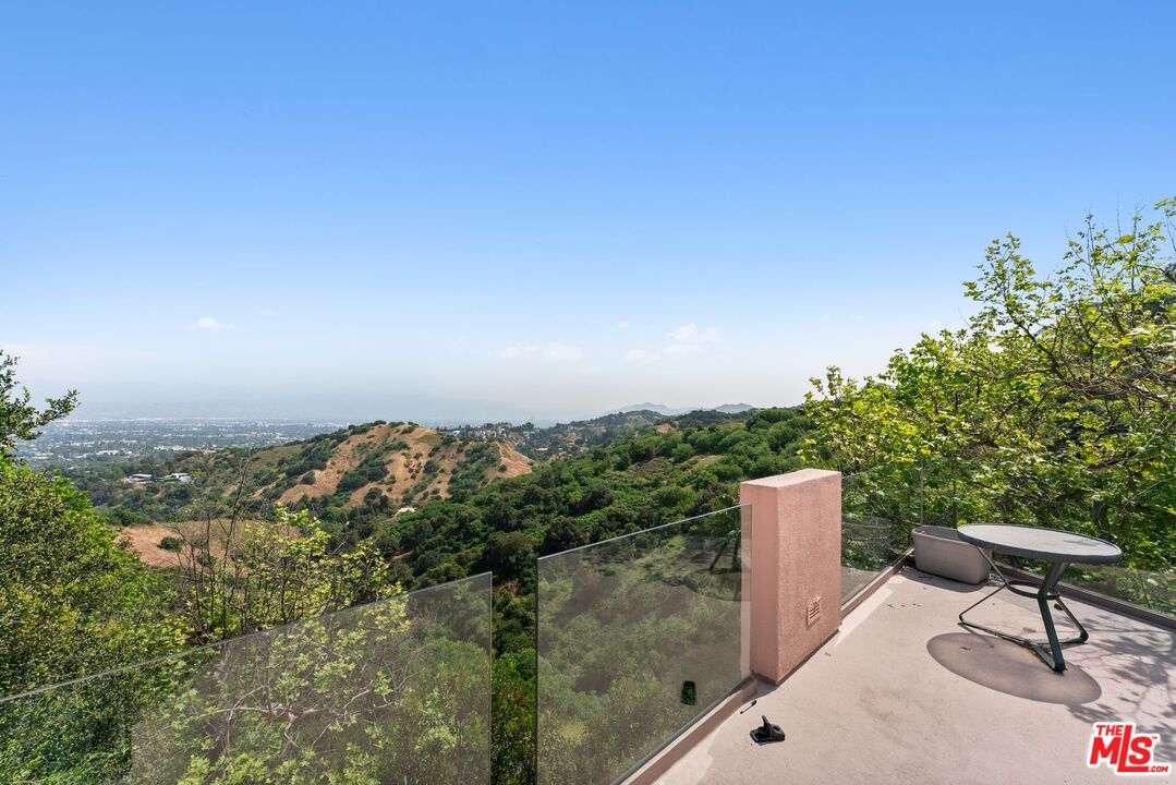 13335 Mulholland Dr