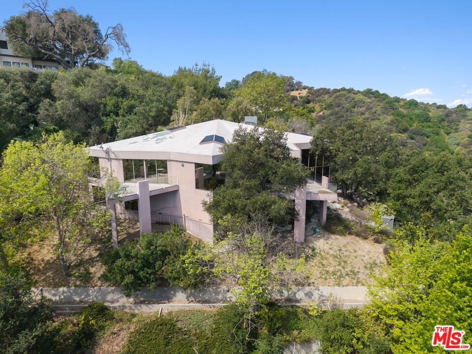 13335 Mulholland Dr