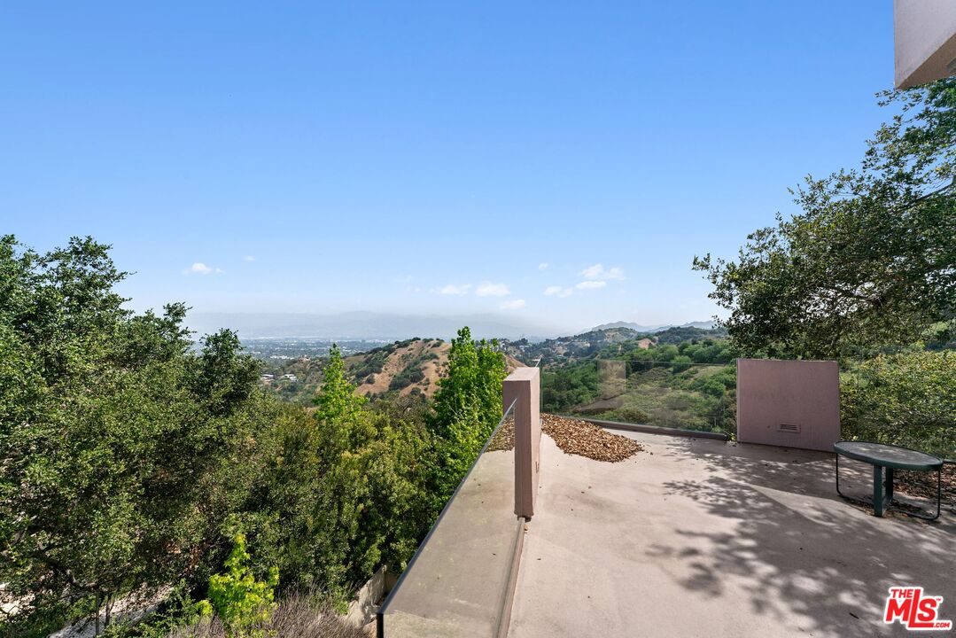 13335 Mulholland Dr