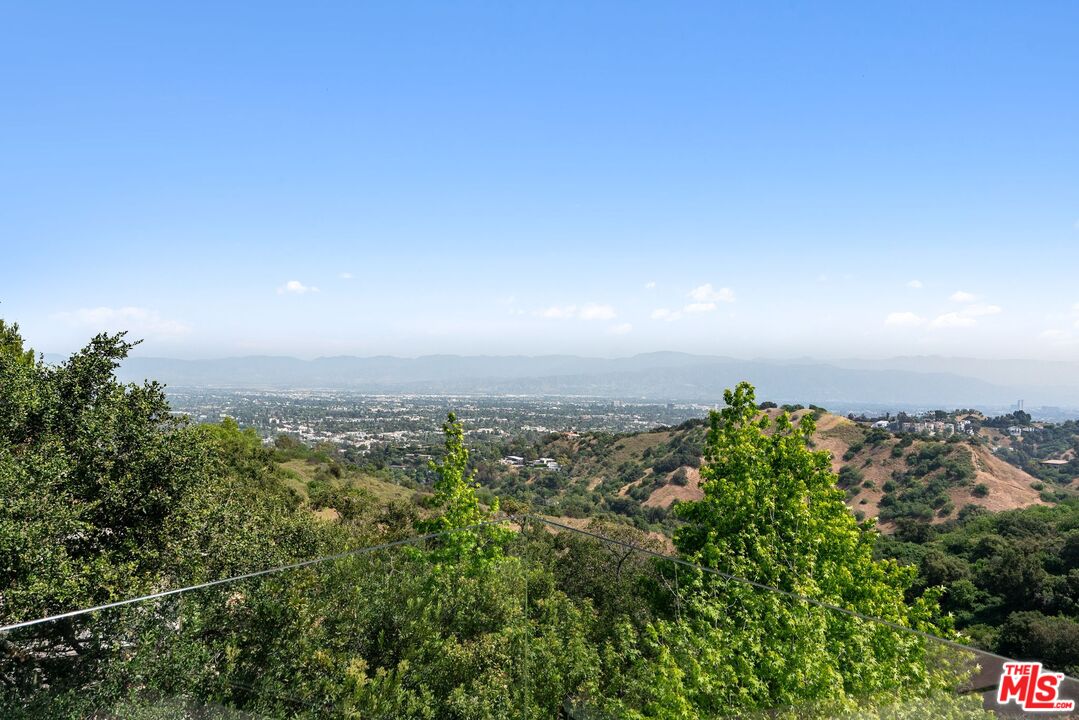 13335 Mulholland Dr