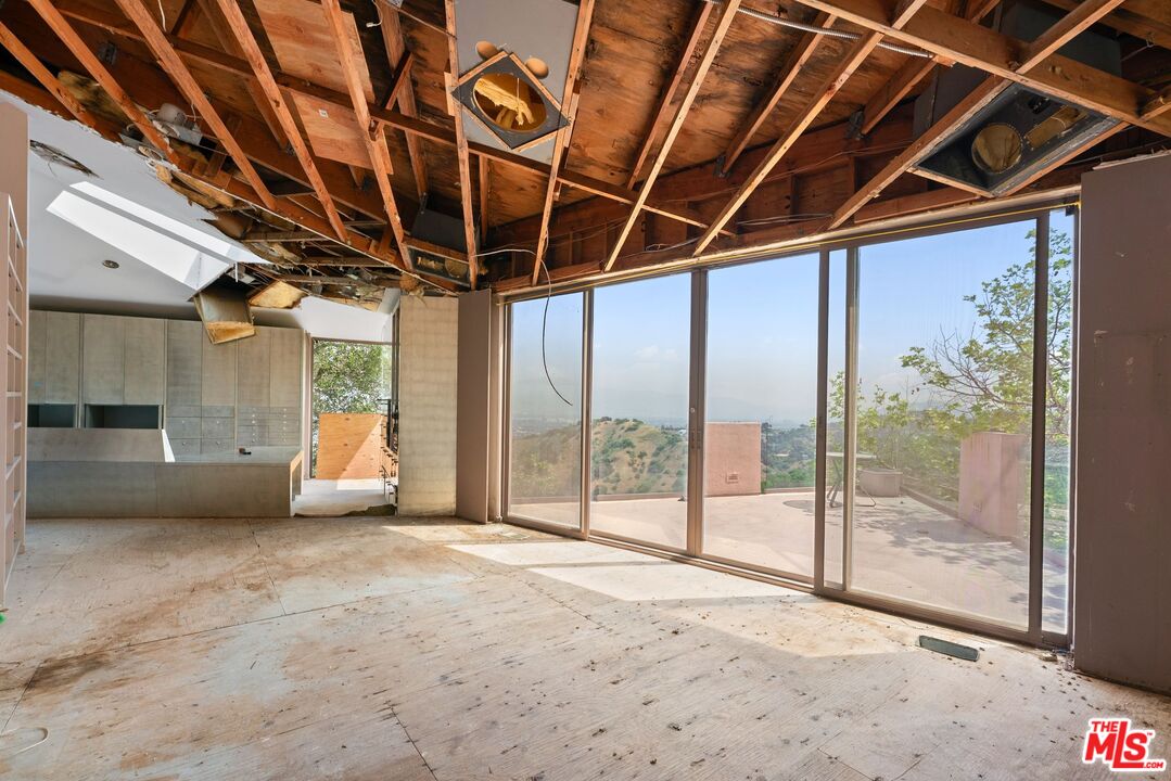 13335 Mulholland Dr
