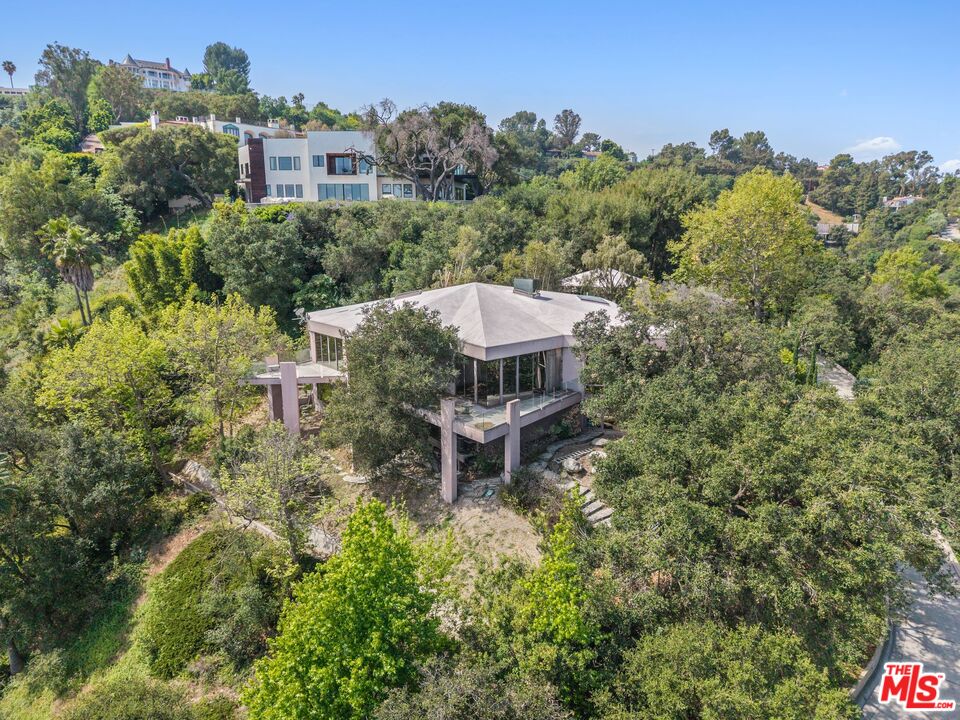 13335 Mulholland Dr