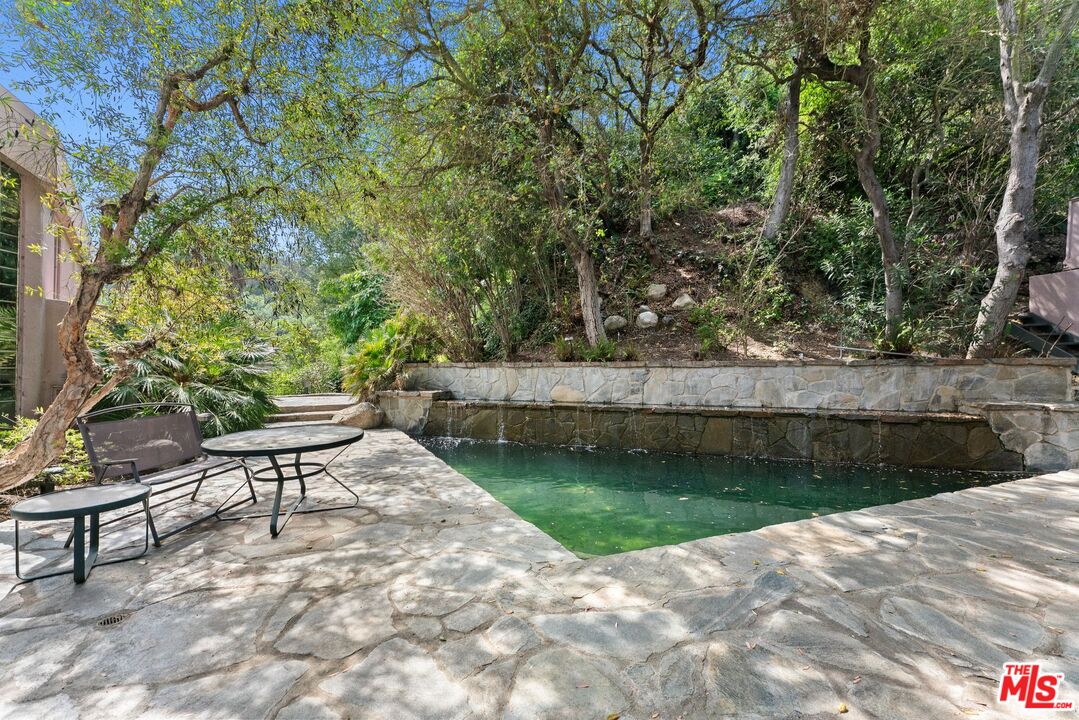 13335 Mulholland Dr
