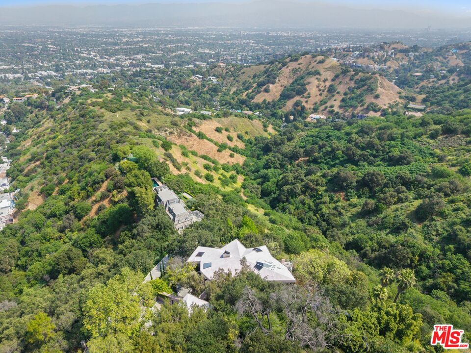 13335 Mulholland Dr