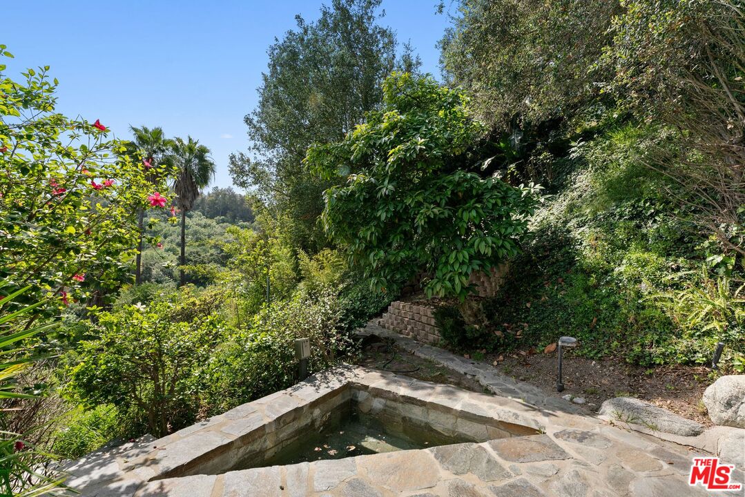13335 Mulholland Dr