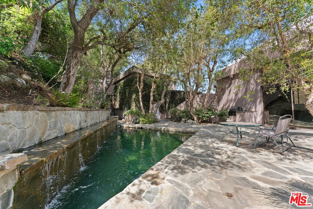 13335 Mulholland Dr