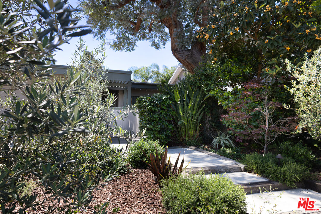 12722 Sarah St