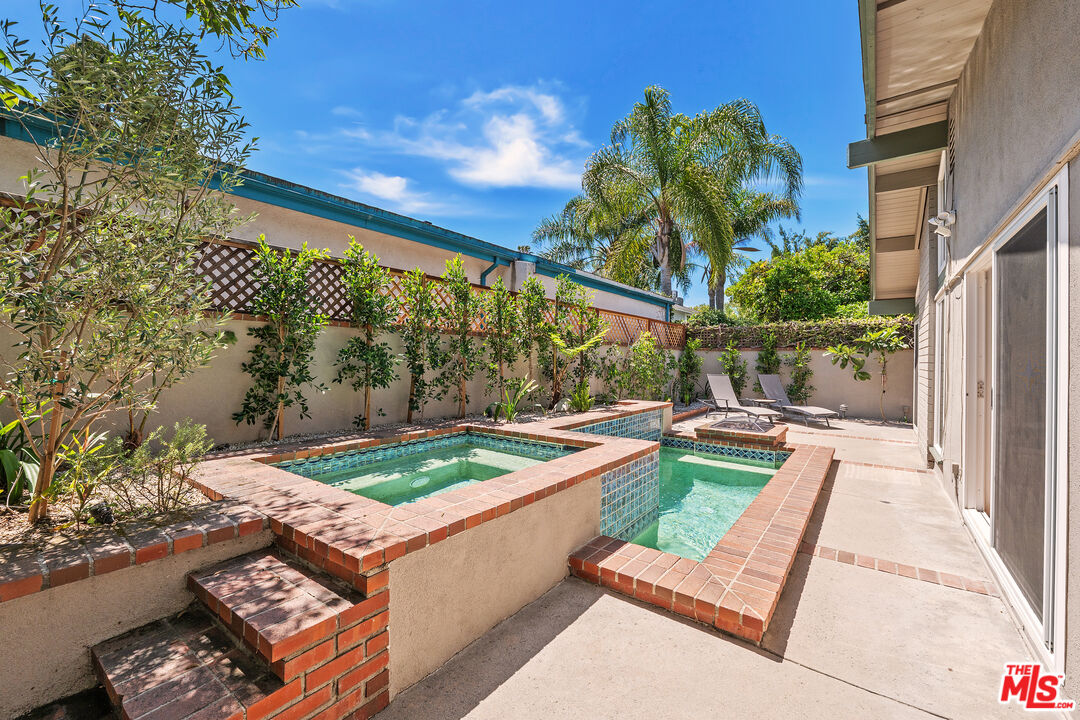12722 Sarah St