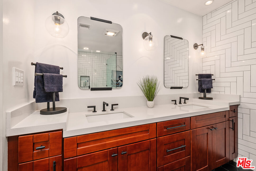 12722 Sarah St