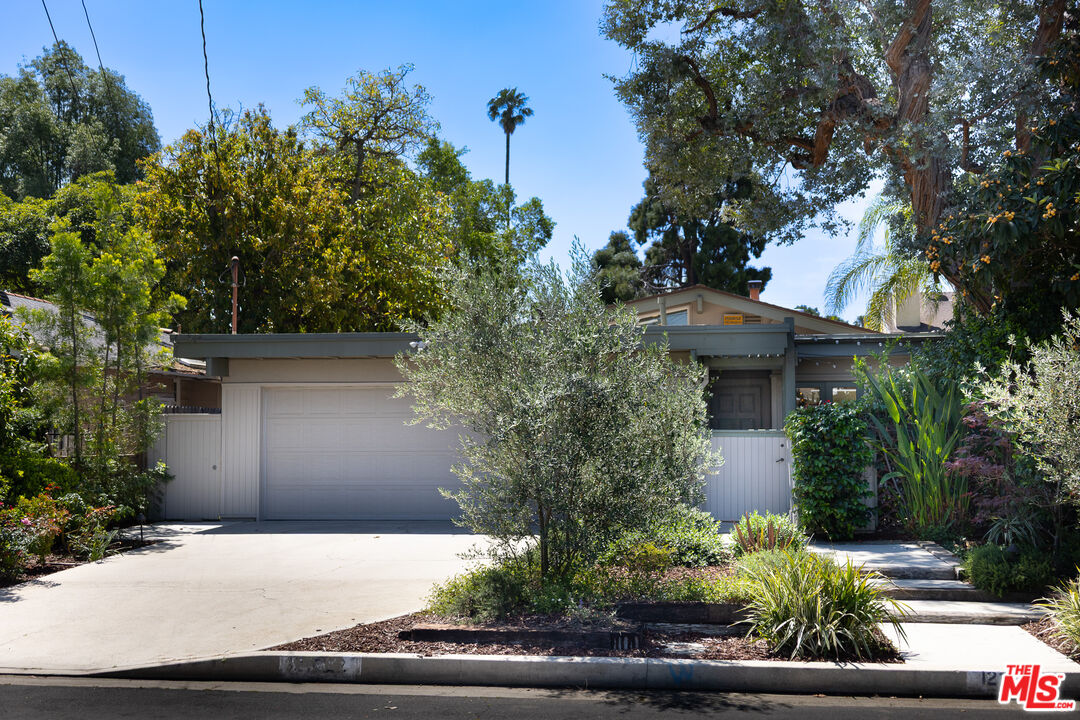12722 Sarah St