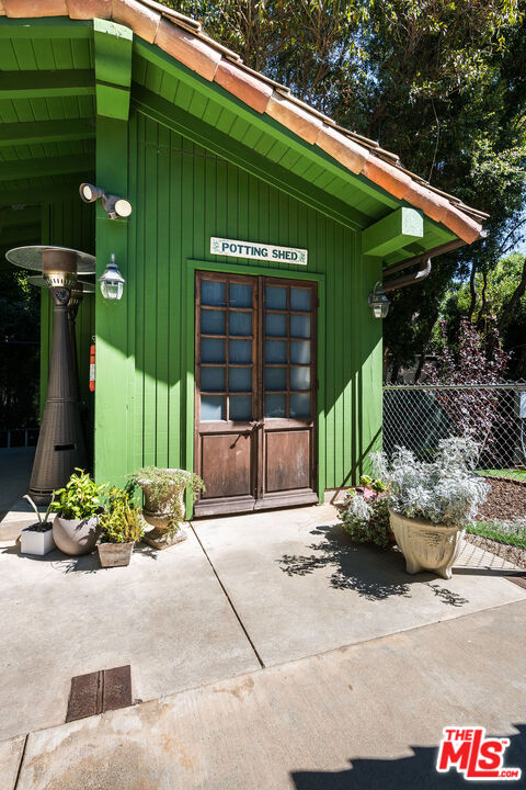 1550 Amalfi DR