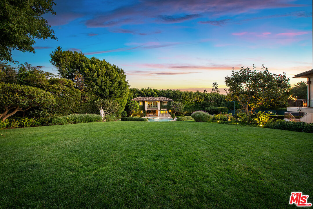 1550 Amalfi DR