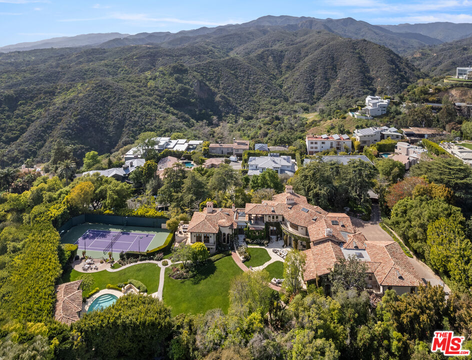 1550 Amalfi DR