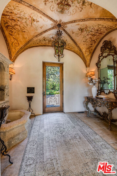1550 Amalfi DR