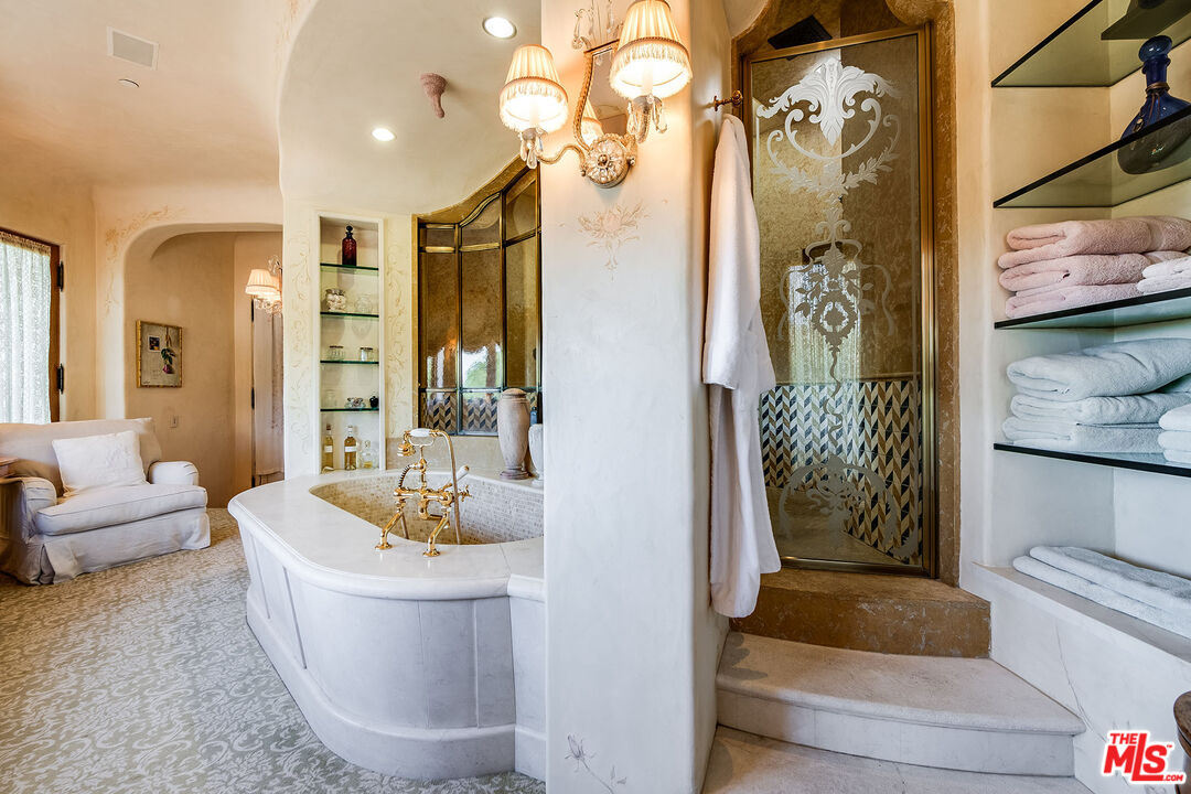 1550 Amalfi DR