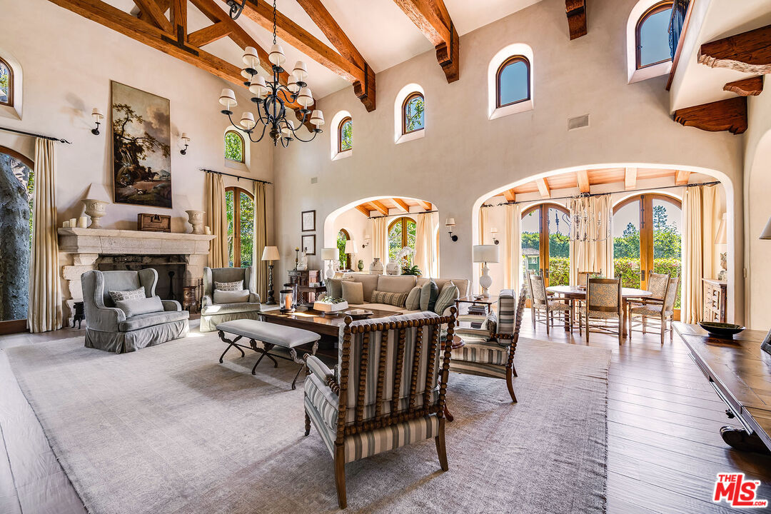 1550 Amalfi DR