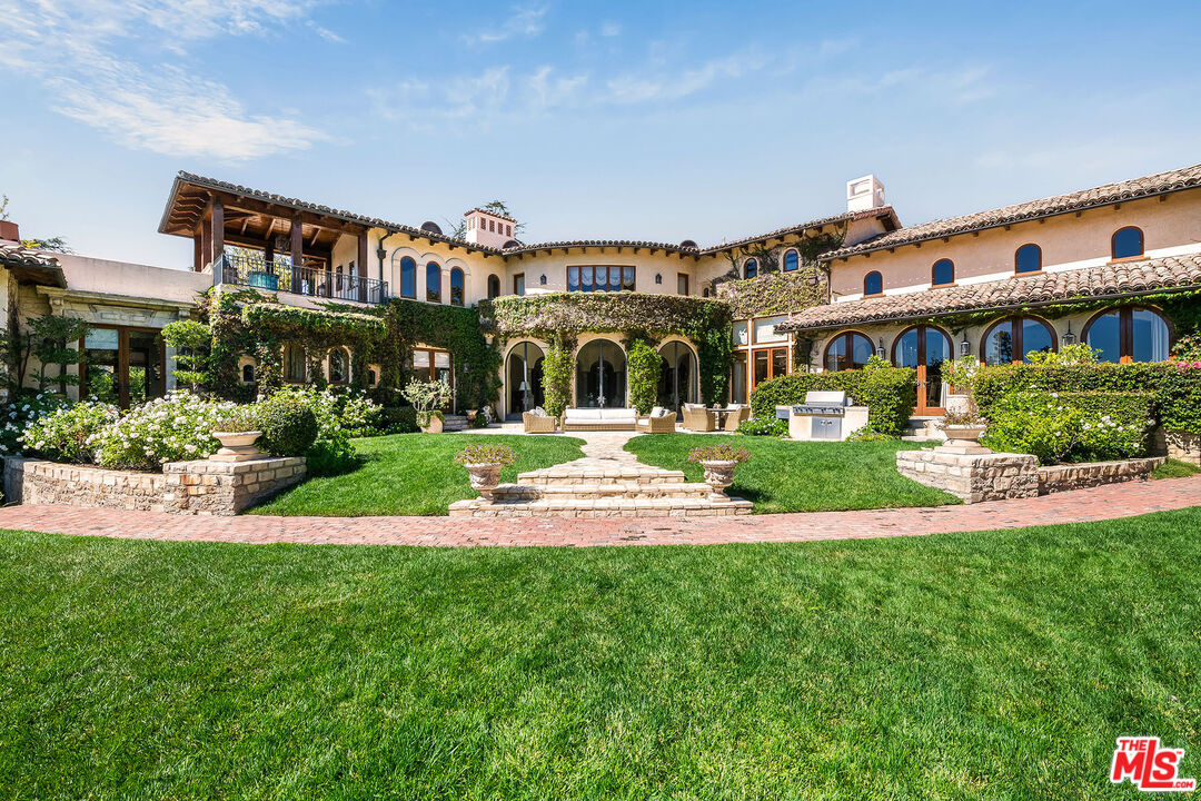 1550 Amalfi Dr
