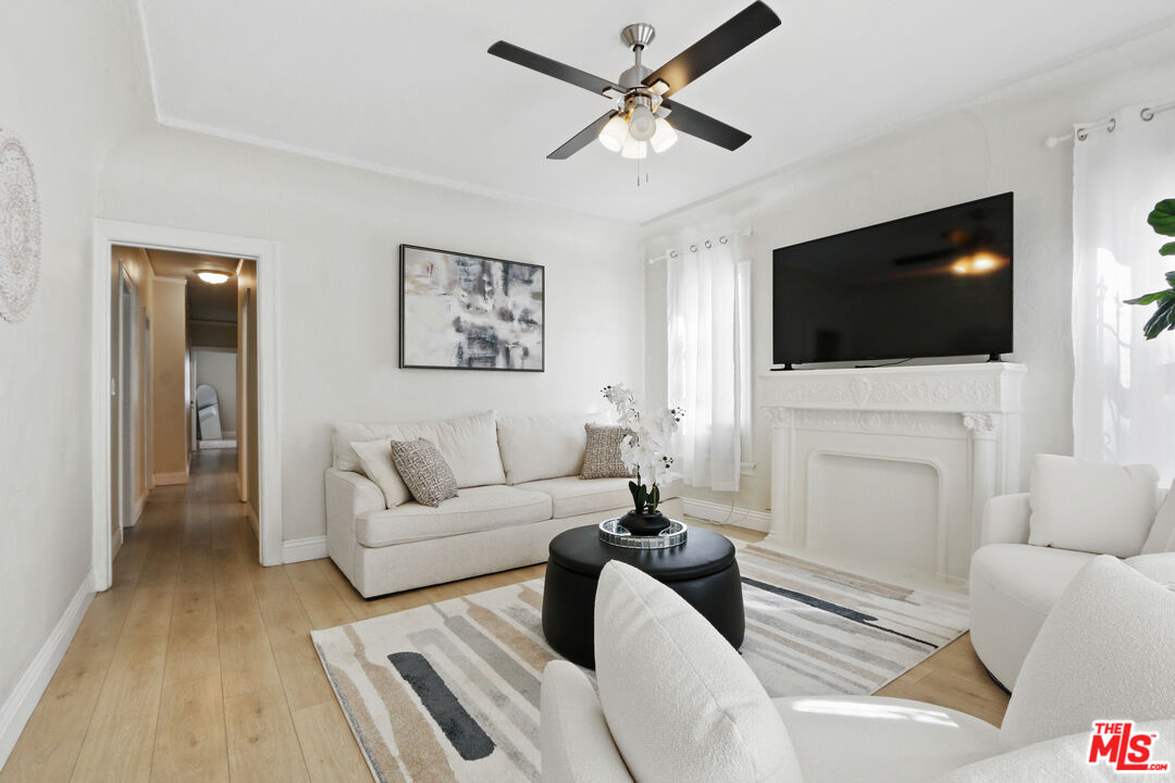 442 N ORANGE GROVE AVE Unit: 442