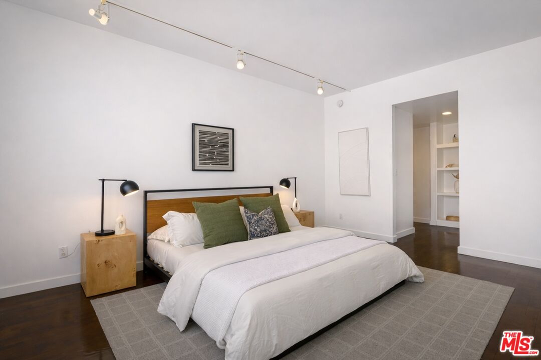 4455 Los Feliz Blvd Unit: 708