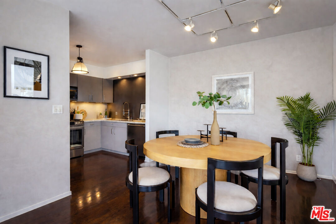 4455 Los Feliz Blvd Unit: 708