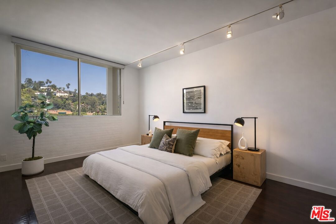 4455 Los Feliz Blvd Unit: 708