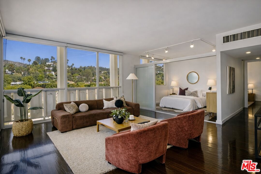 4455 Los Feliz Blvd Unit: 708