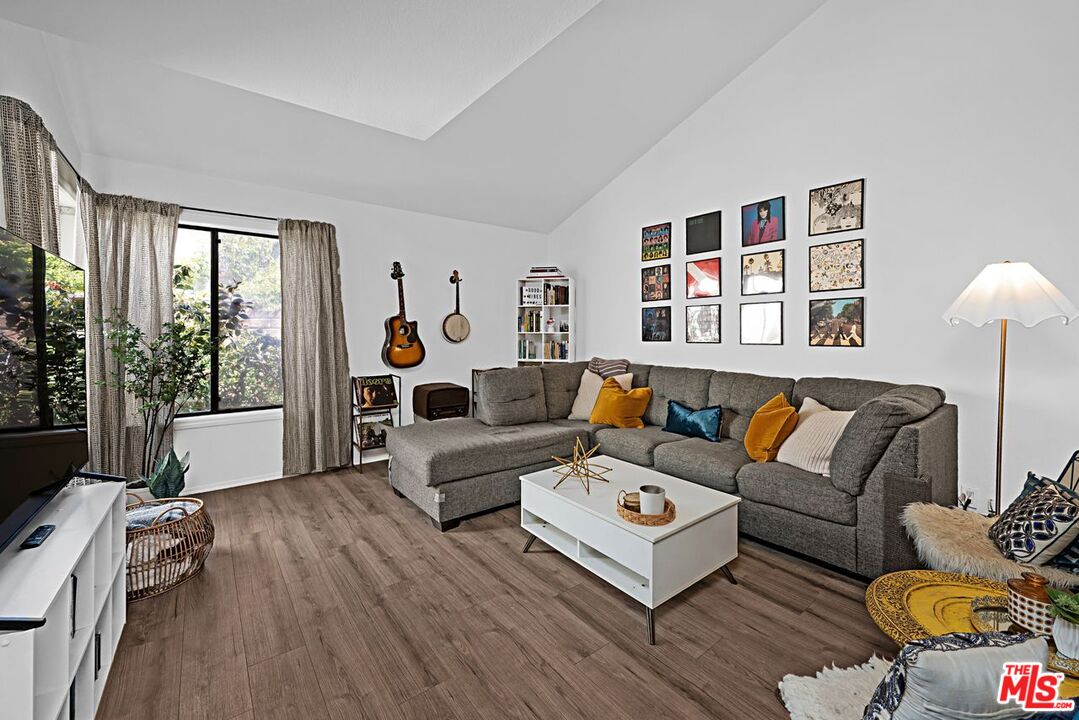 620 W Hyde Park Blvd Unit: 117