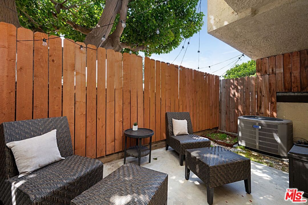 620 W Hyde Park Blvd Unit: 117